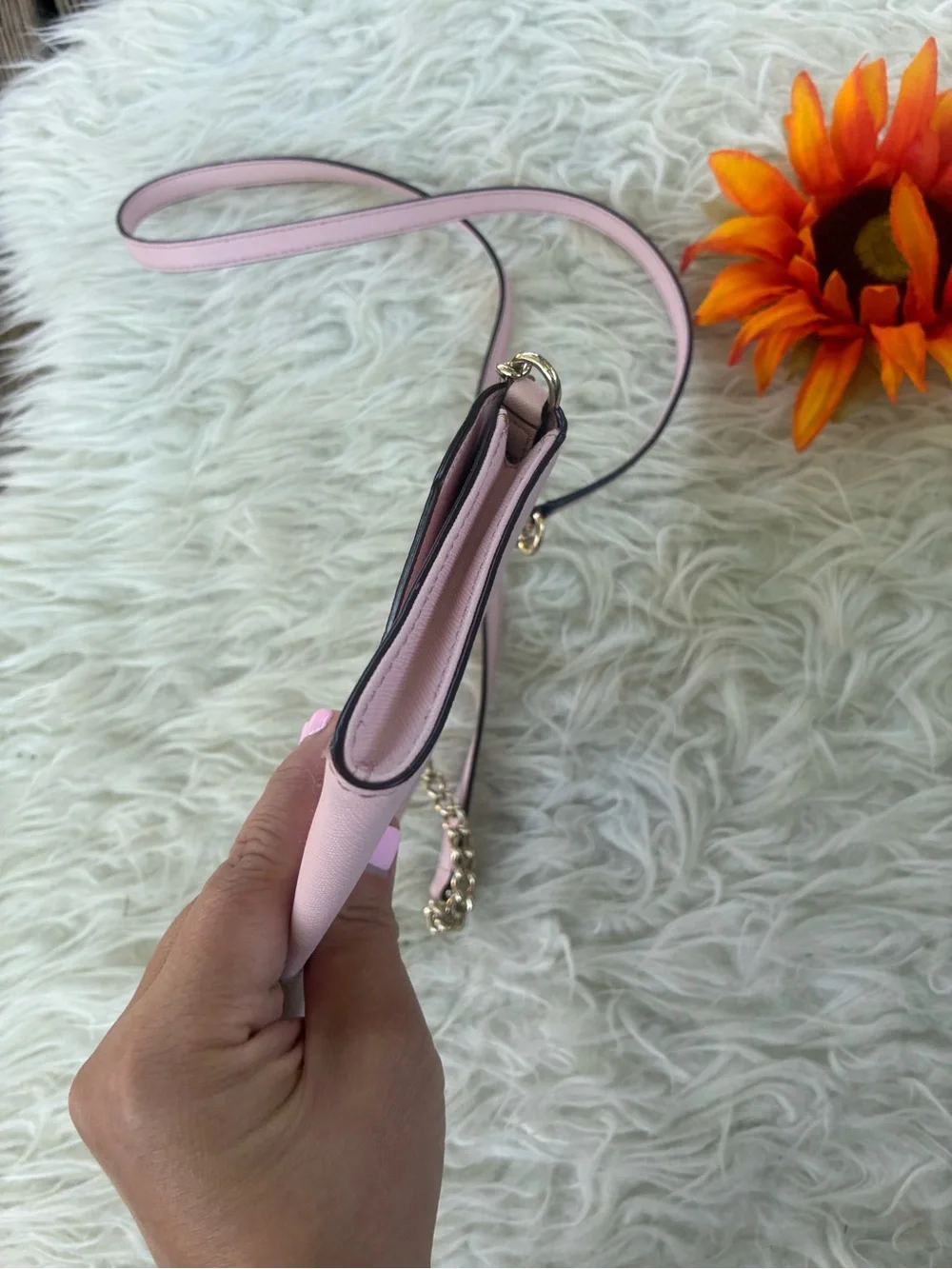 🌺Kate spade Pale Pink saffiano Leather Chain-Strap envelope Crossbody bag🌺